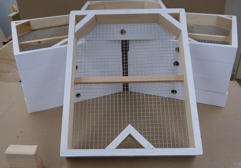 **Bee Hive Candy Board 10 Frame Langstroth Premium Pine with Ventilation & Winter Escape**