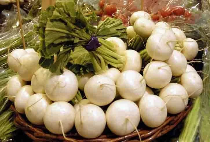 Radish Seeds - 100 Count - Hailstone Variety - Raphanus sativus - Non-GMO, Fast-Growing for Container or In-Ground Gardening