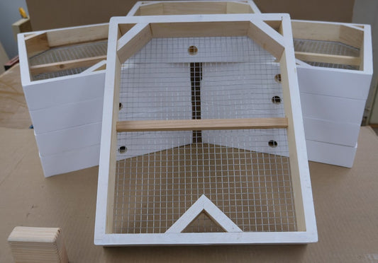 **Bee Hive Candy Board 10 Frame Langstroth Premium Pine with Ventilation & Winter Escape**