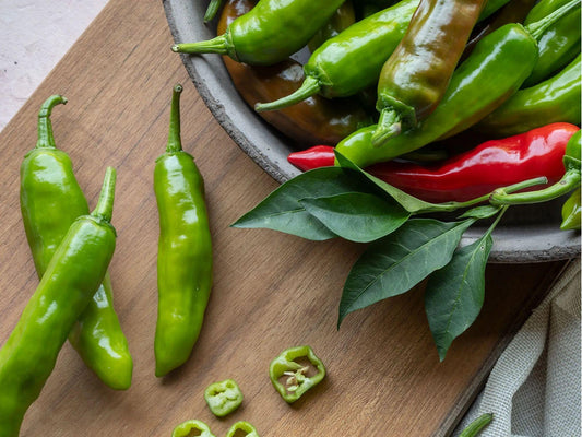 Pepperoncini Seeds – 25 Non-GMO Italian Mild Pickling Pepper Variety for Fresh Use & Preserving (Capsicum annuum)